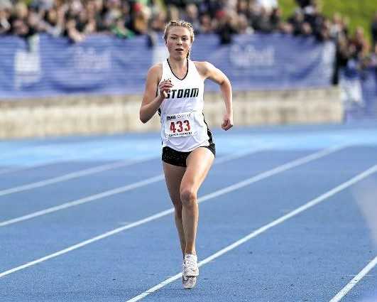 Fiona Max, a two-time 6A cross country champion, was going for a third title in the 3,000 meters. (Photo by Jon Olson)