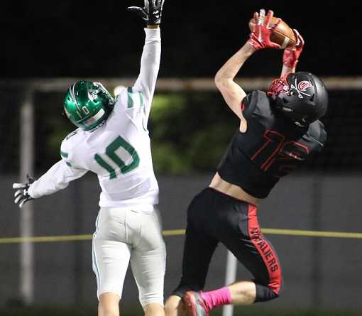 Clackamas' Richard Kennewell catches a touchdown pass over Reynolds' Jamiyh Johnson. (Photo by Dave Tarshis)