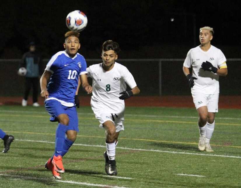 Woodburn's Jairo Aguirre (10) and North Marion's Jose Cruz (8) go after the ball in Saturday's final. (NW Sports Photography)