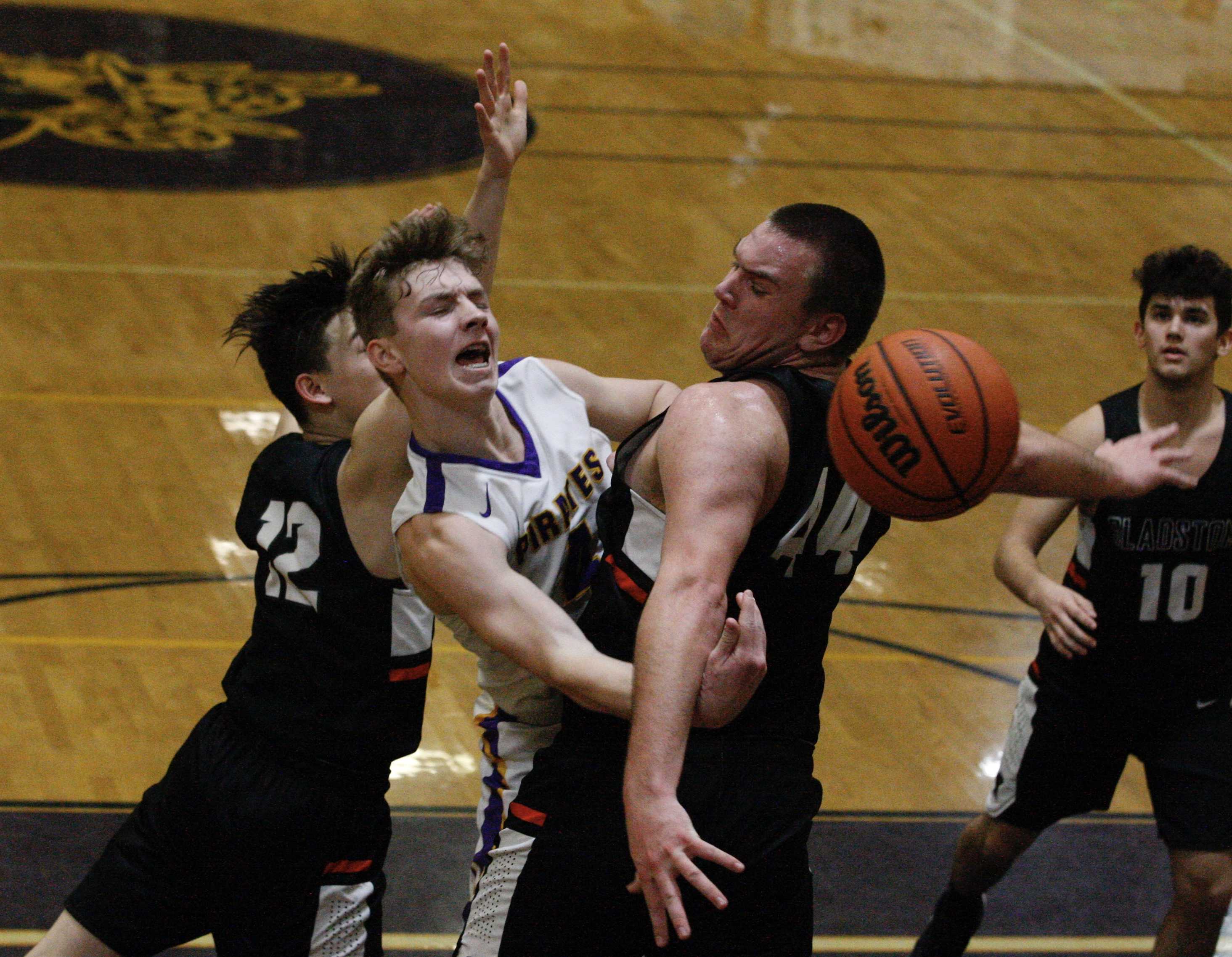 Marshfield's Jordy Miles gets caught in a squeeze from Thomas Tacha and Jackson Simmons of Gladstone. (Norm Maves Jr.)