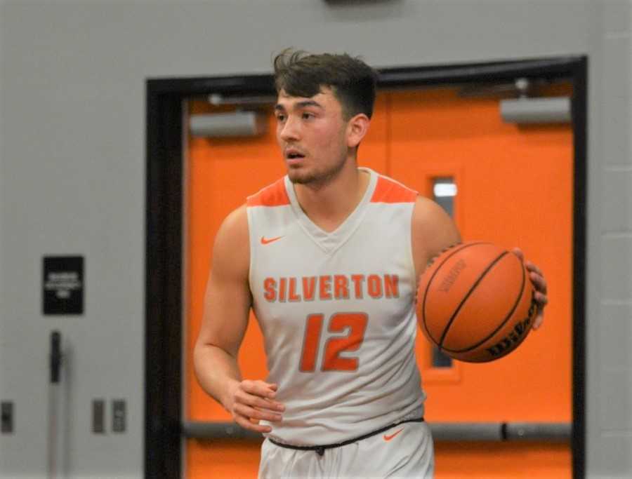David Gonzales scored 22 points in Silverton's win over South Albany. (Photo by Jeremy McDonald)