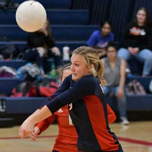 Sophomore Elise Suing digs against Culver on Tuesday. (Photo by Andre Panse)
