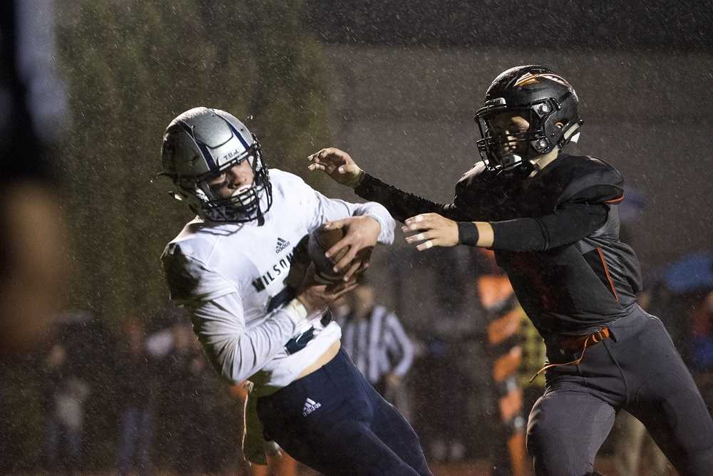 Jonah Gomez caught touchdown passes of 28 and 17 yards for Wilsonville. (Fontaine Rittelman/OregonLive)