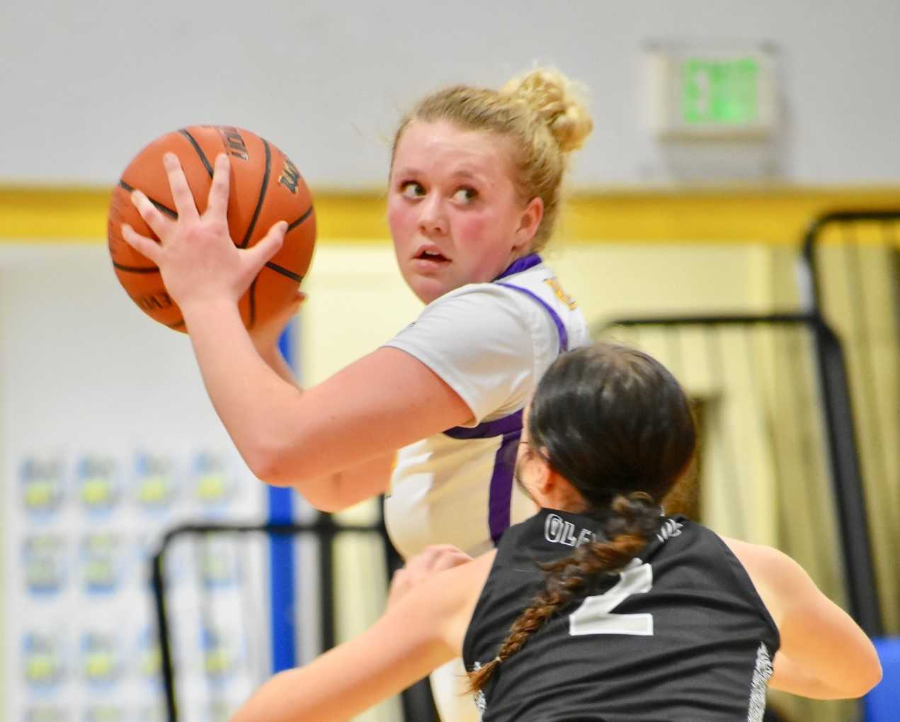 OSAA 6A girls basketball: Jesuit vs Barlow 