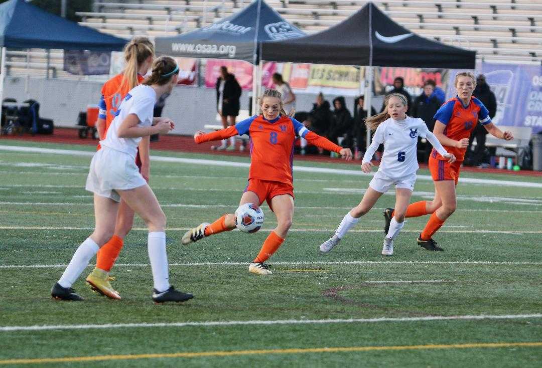 Nyah Kendall (8) assisted on Hidden Valley's winning goal Saturday. (Ben Maki/Grants Pass Daily Courier)