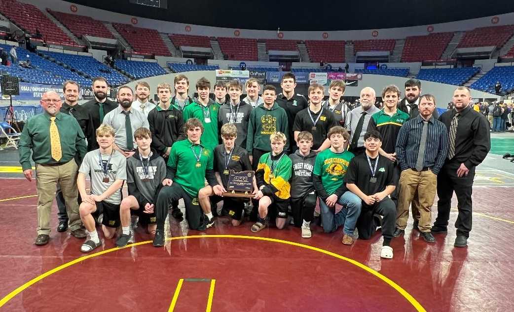 Sweet Home clinched its ninth 4A wrestling state team title and first since 2017 on Friday. (Jim Beseda photo)