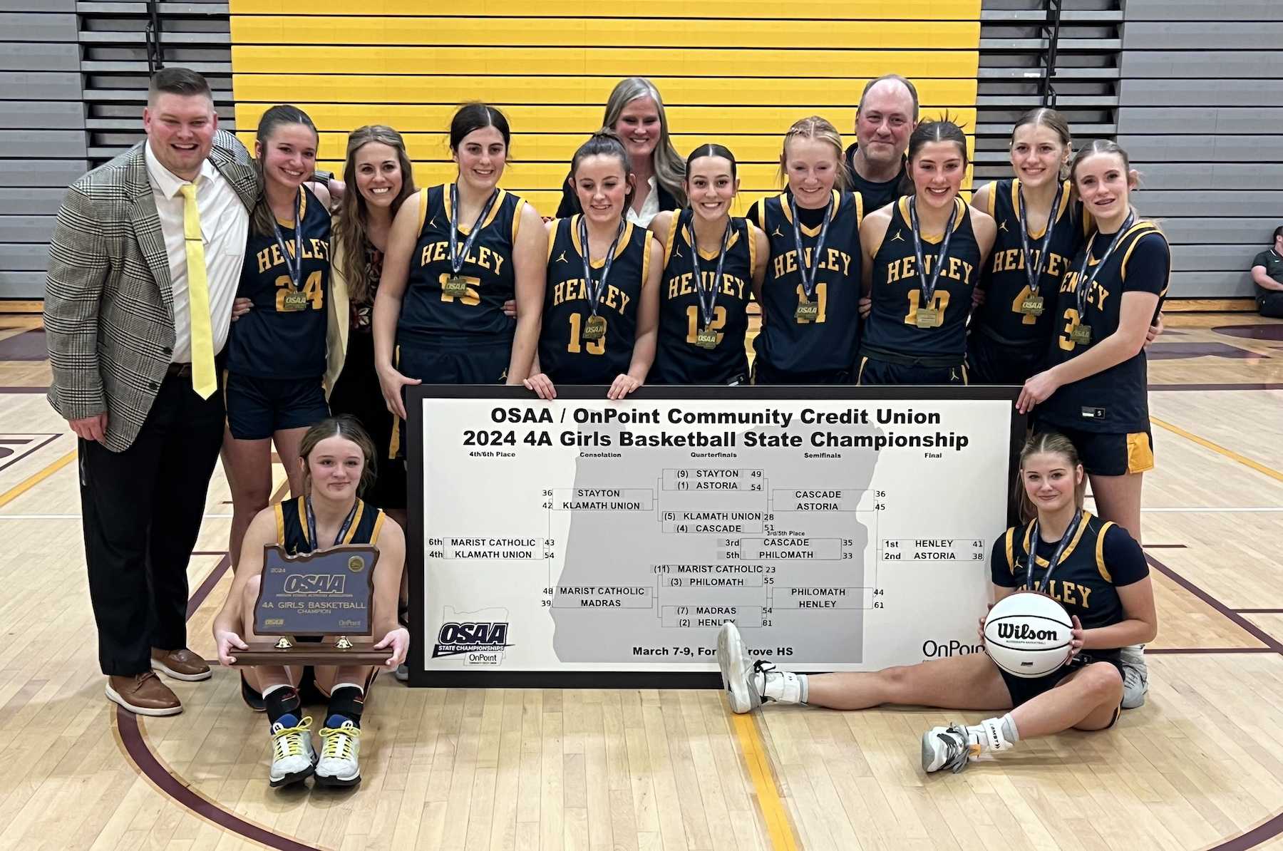 The Henley Hornets defeated Astoria 41-38 to clinch their second 4A girls basketball state championship. (Photo by Jim Beseda)