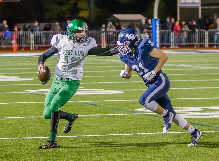 West Linn's Ethan Long threw for 32 touchdowns in 2017. (Photo by Brad Cantor)